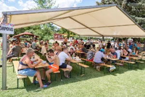 Céges rendezvényfotózás Kedvenc J&M 2022 sőr sátor